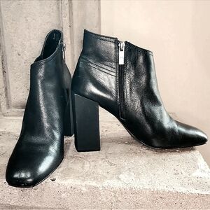 H by Halston Mal Leather Ankle Booties Size 9